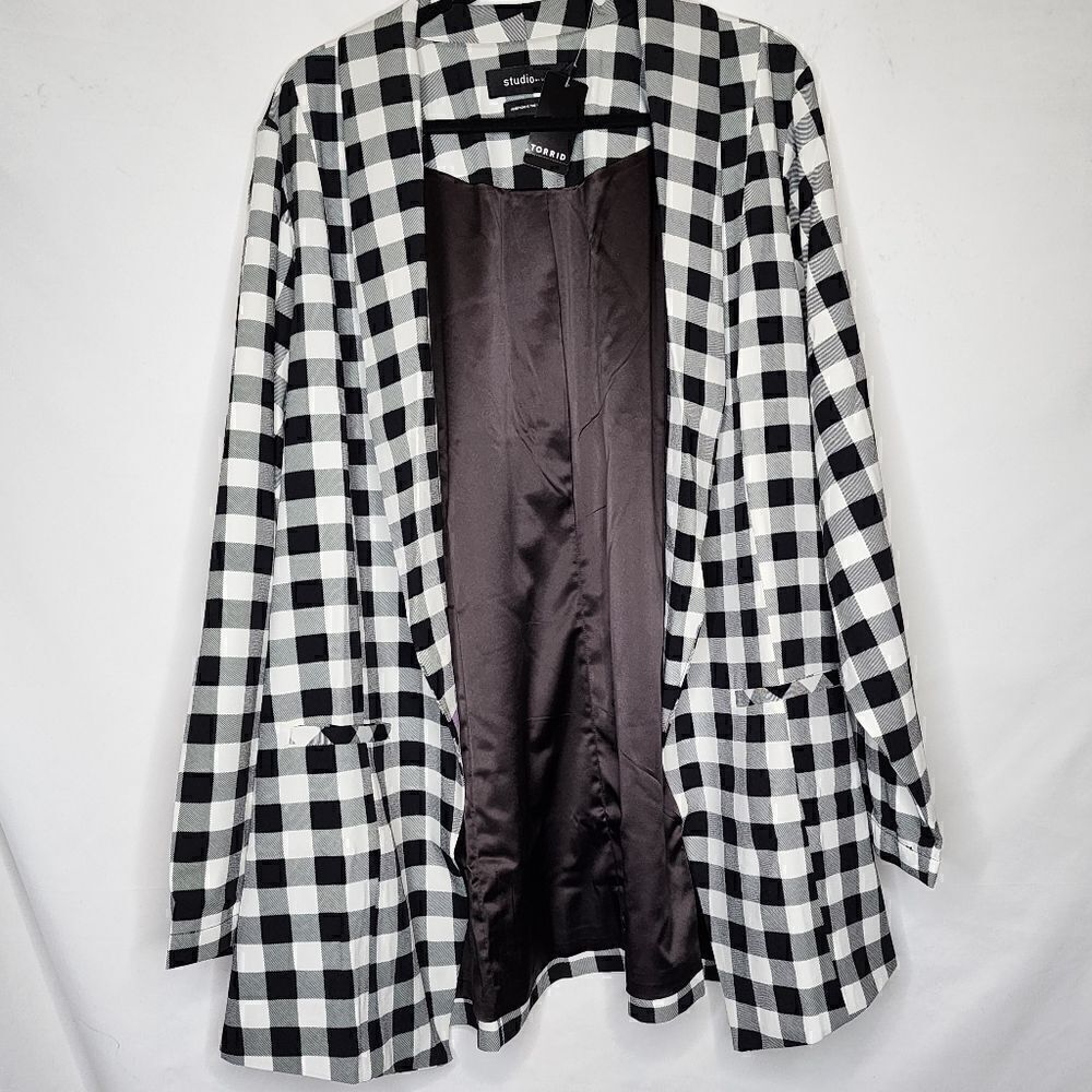 5X 28W Torrid Black White Retro Gingham Plaid Blazer Crepe Open Shawl Collar Plu - Picture 2 of 10